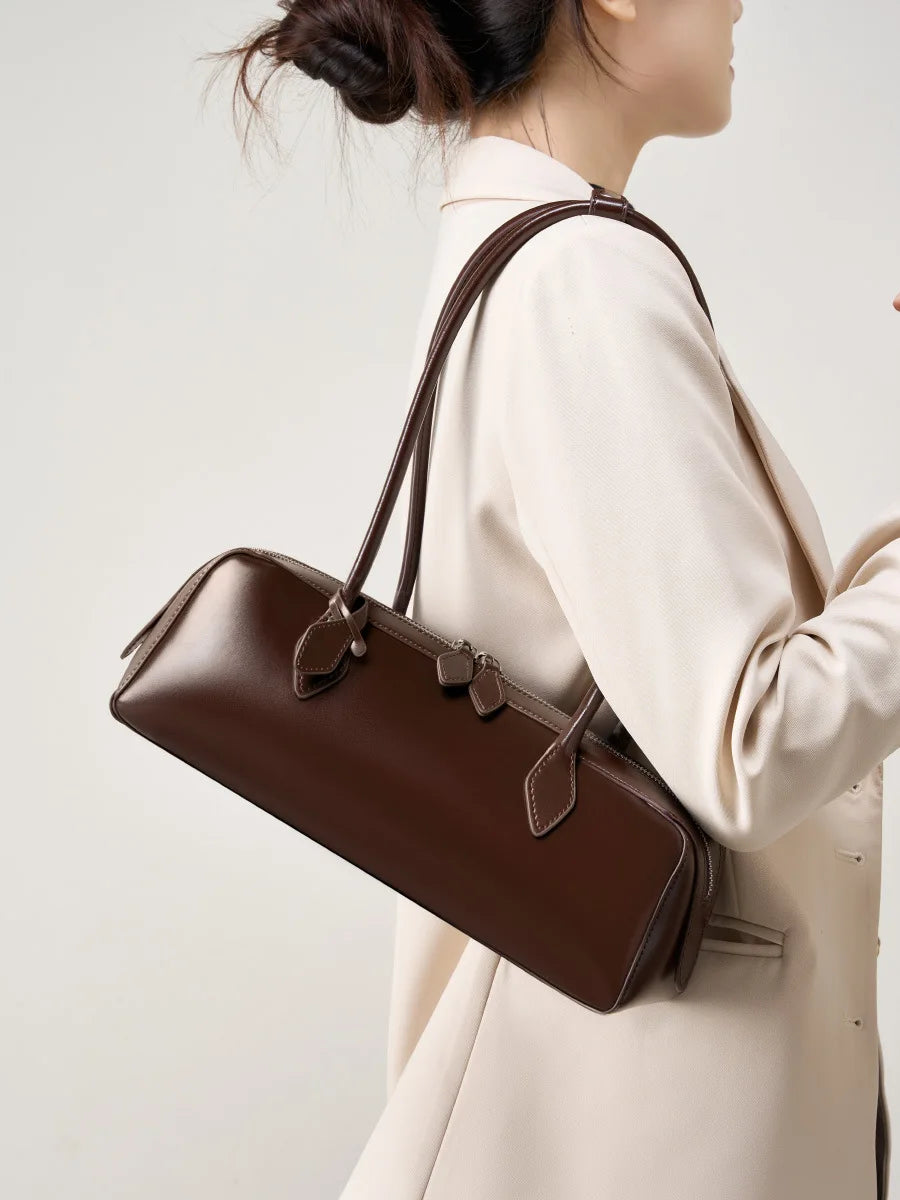 Valentina Linda shoulder bag in Burgundy, side view