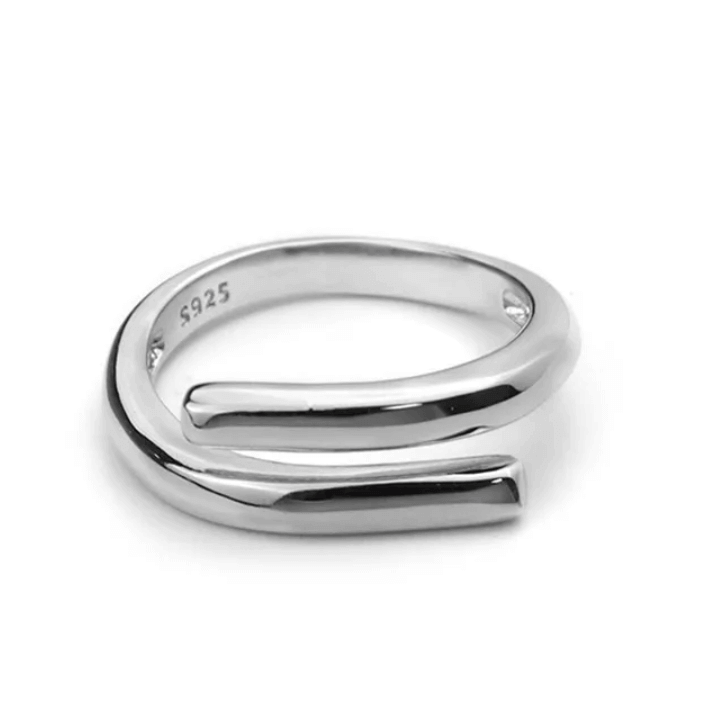 Overlapping ring silver