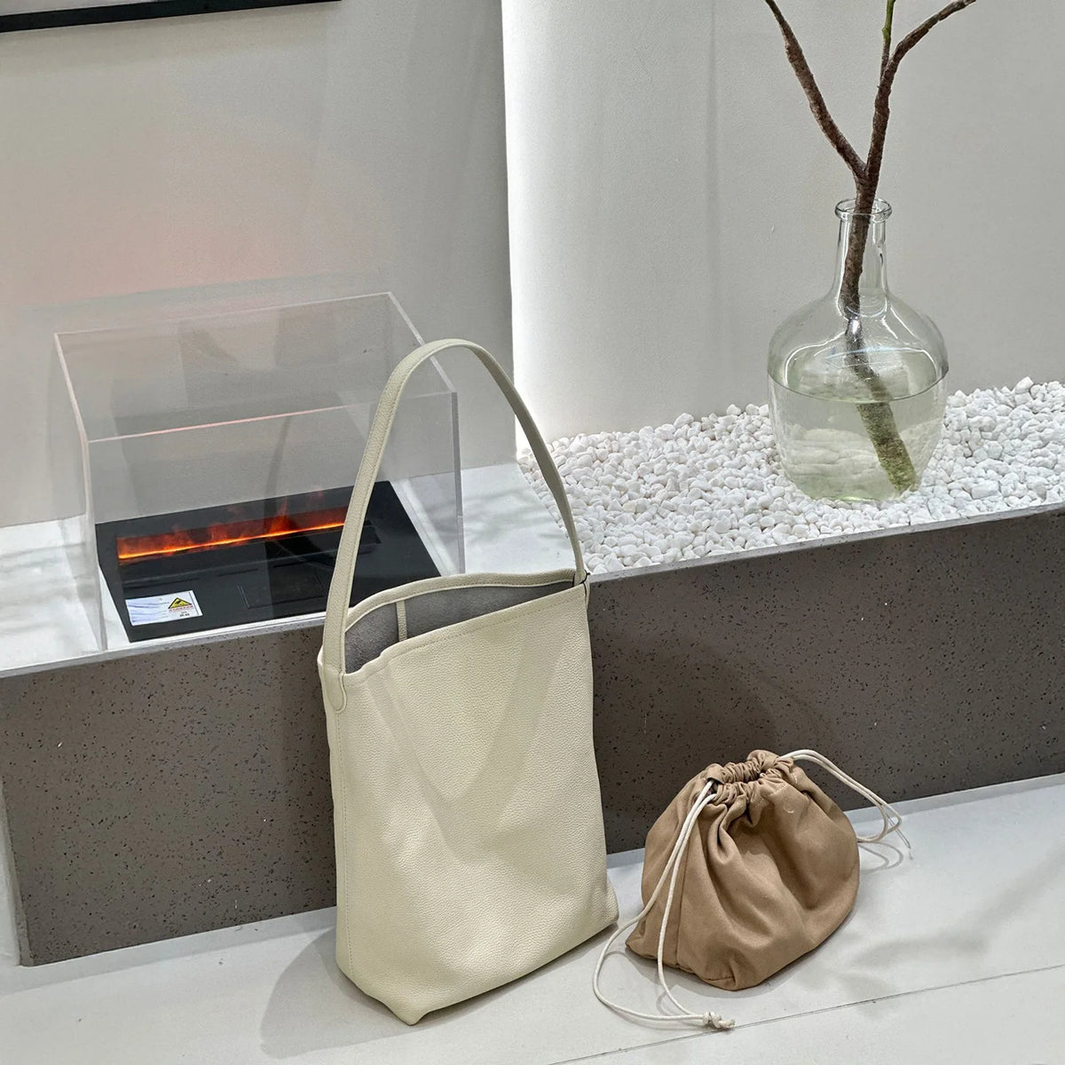 Valentina Aria Medium bucket bag in Beige