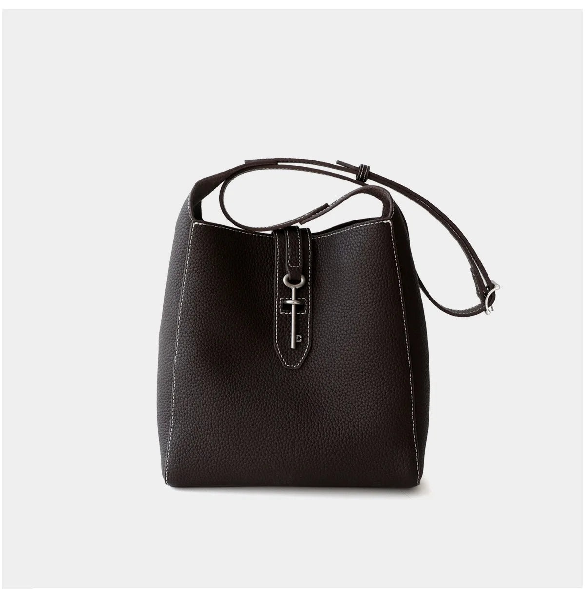 Valentina Amalfi hobo in Black, detail