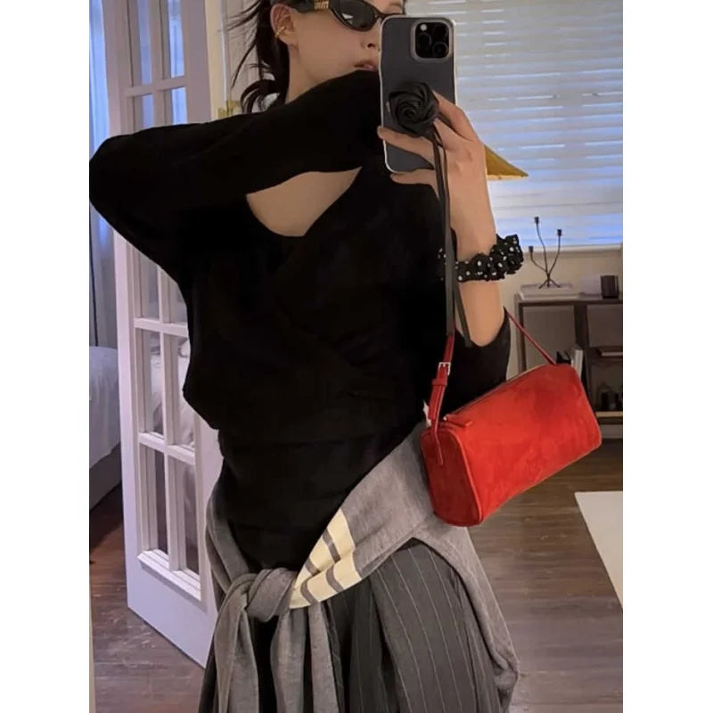 Valentina Siena crossbody bag in Black, side view