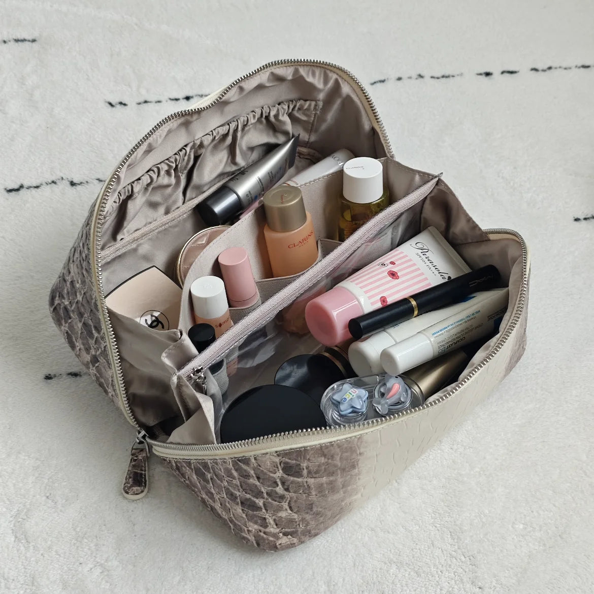 Valentina Varenna Medium vanity case in Trench, detail
