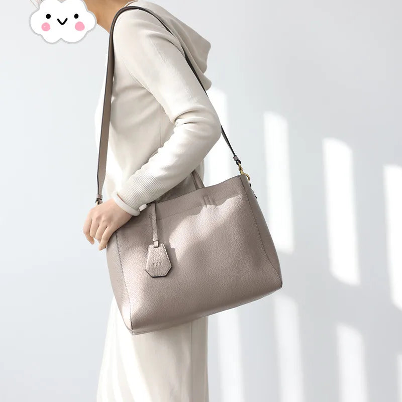 Valentina Torre Large crossbody bag in Elephant Grey, back view
