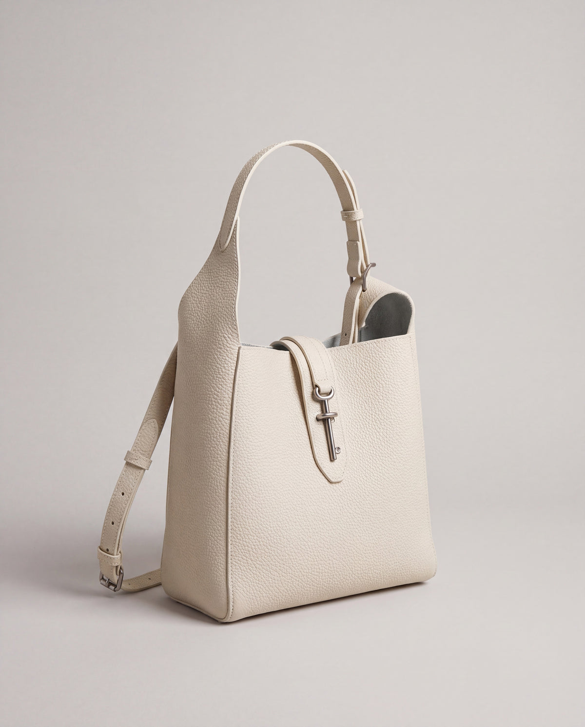 Amalfi bag in Ivory – three-quarter view