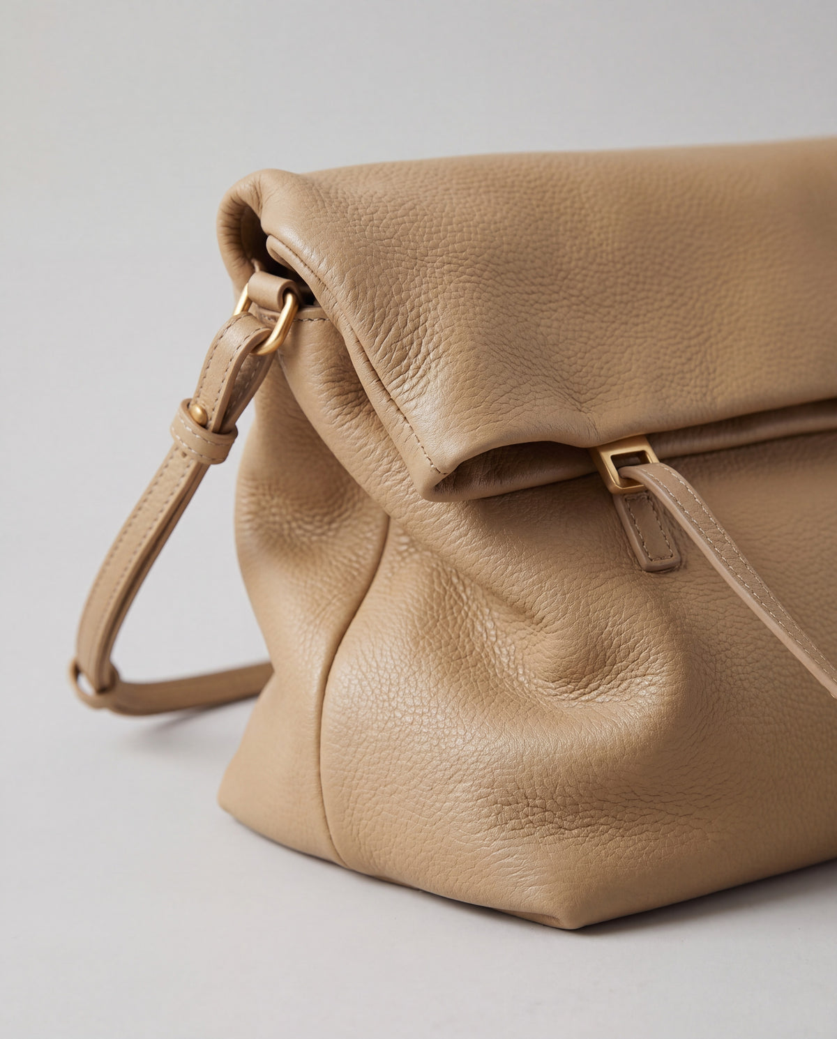 Ambra bag in Beige – leather detail