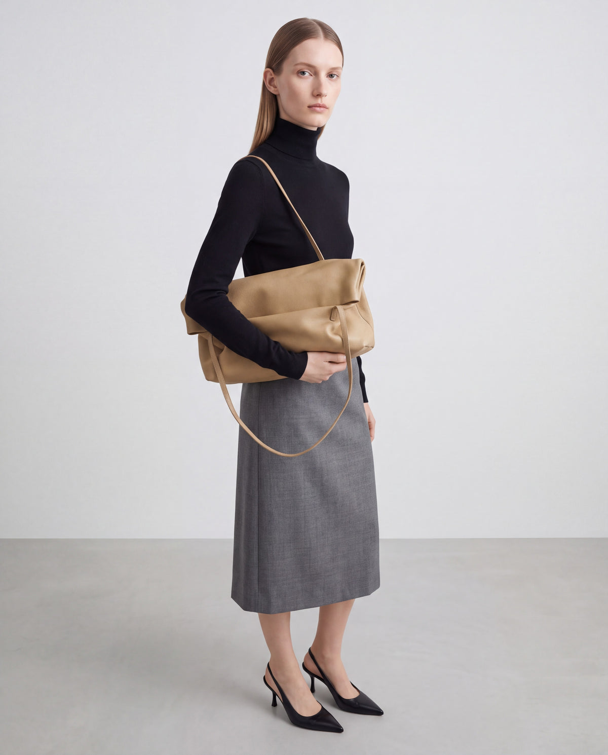 Ambra bag in Beige – worn by model, close-up