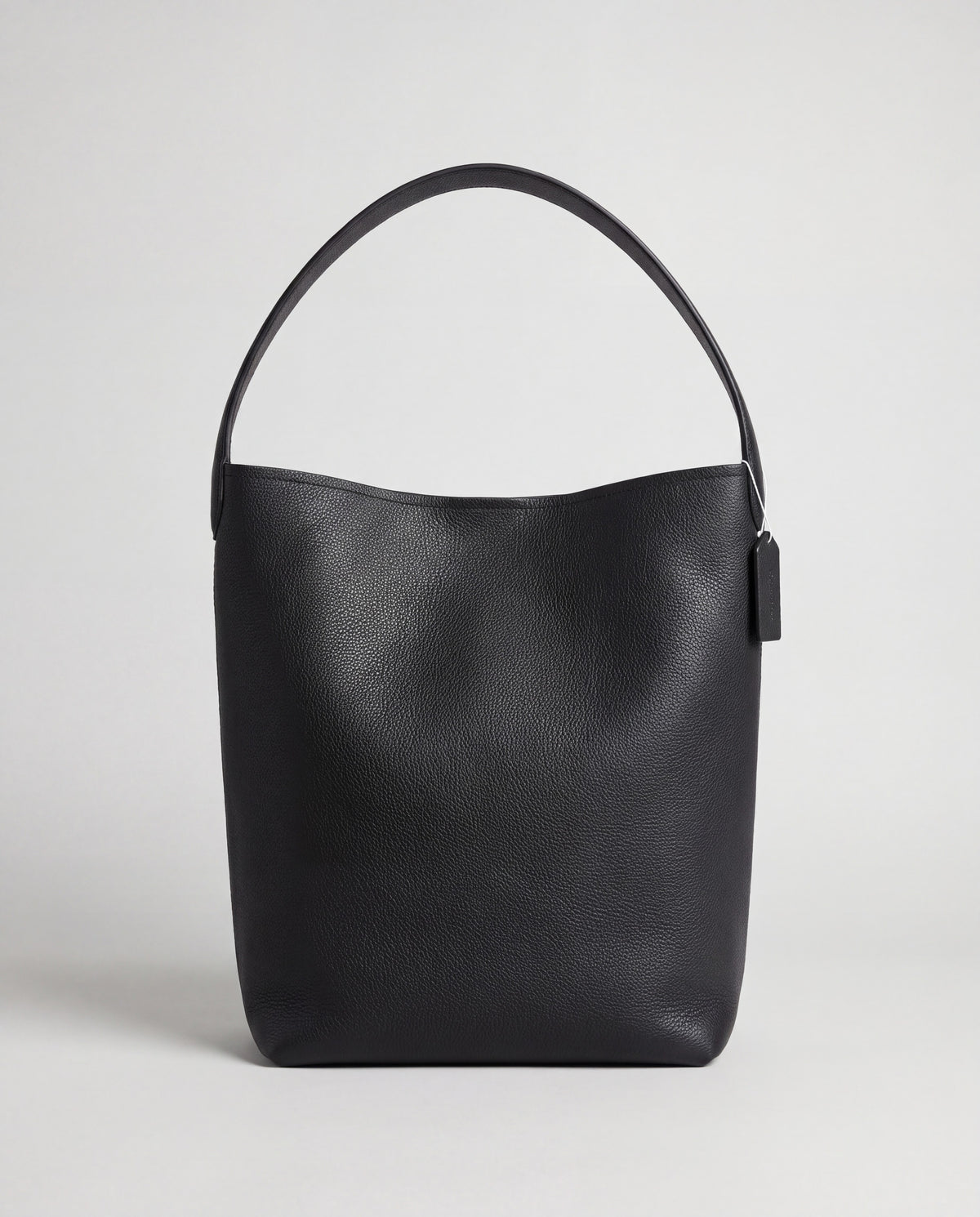 Aria Large bag in Black – front view
