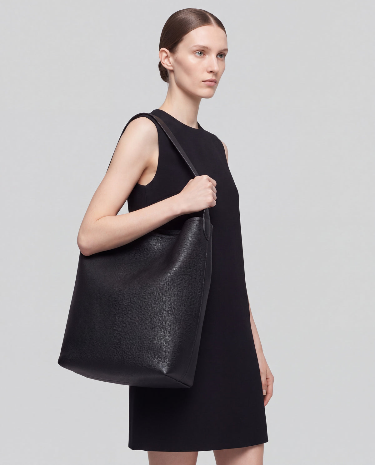 Aria Large bag in Black – worn by model, close-up