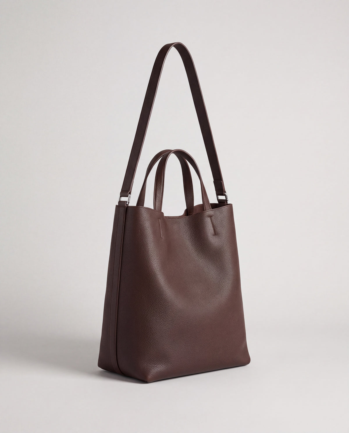 Aria Large bag in Chocolate – three-quarter view