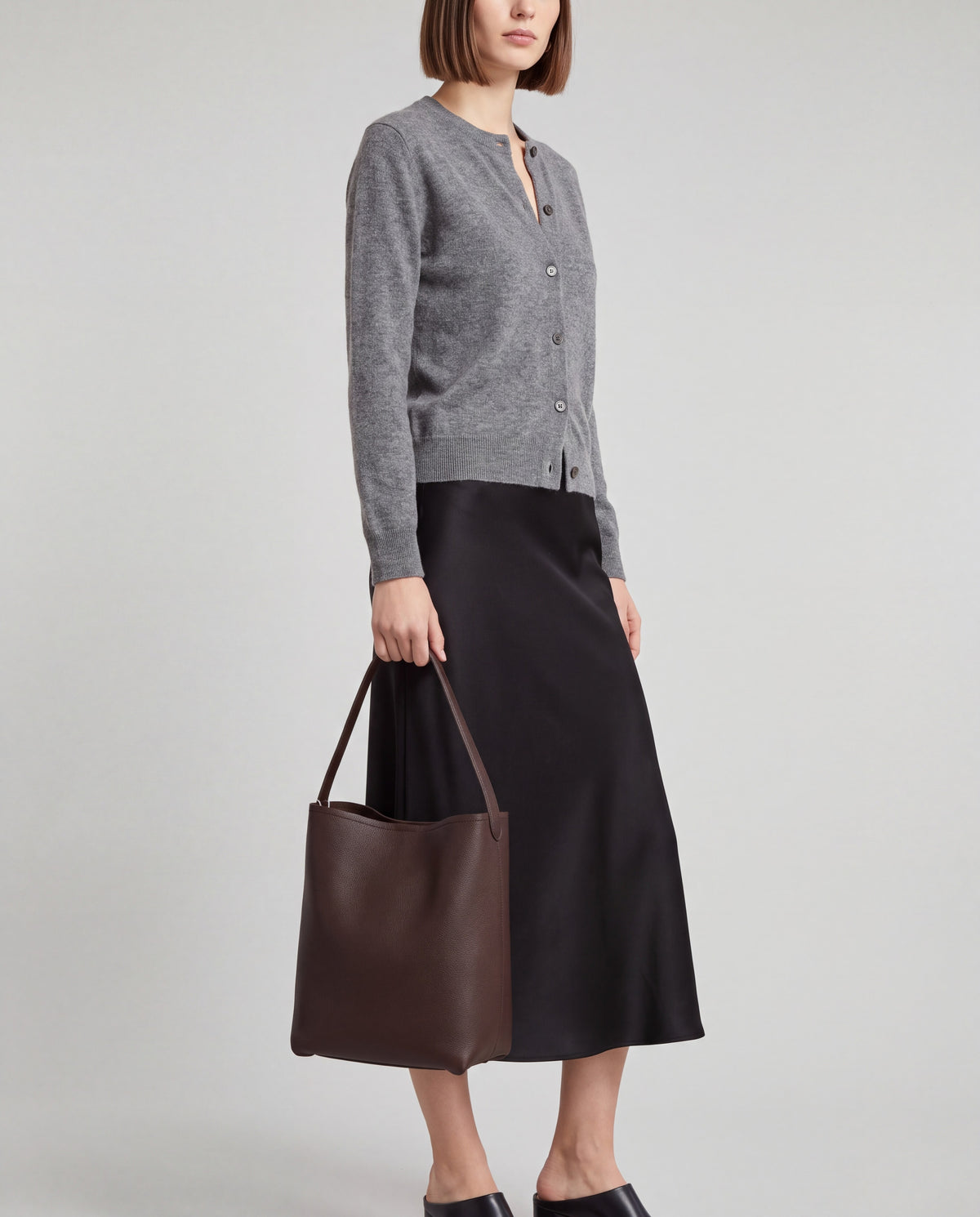 Aria Large bag in Chocolate – worn by model, close-up