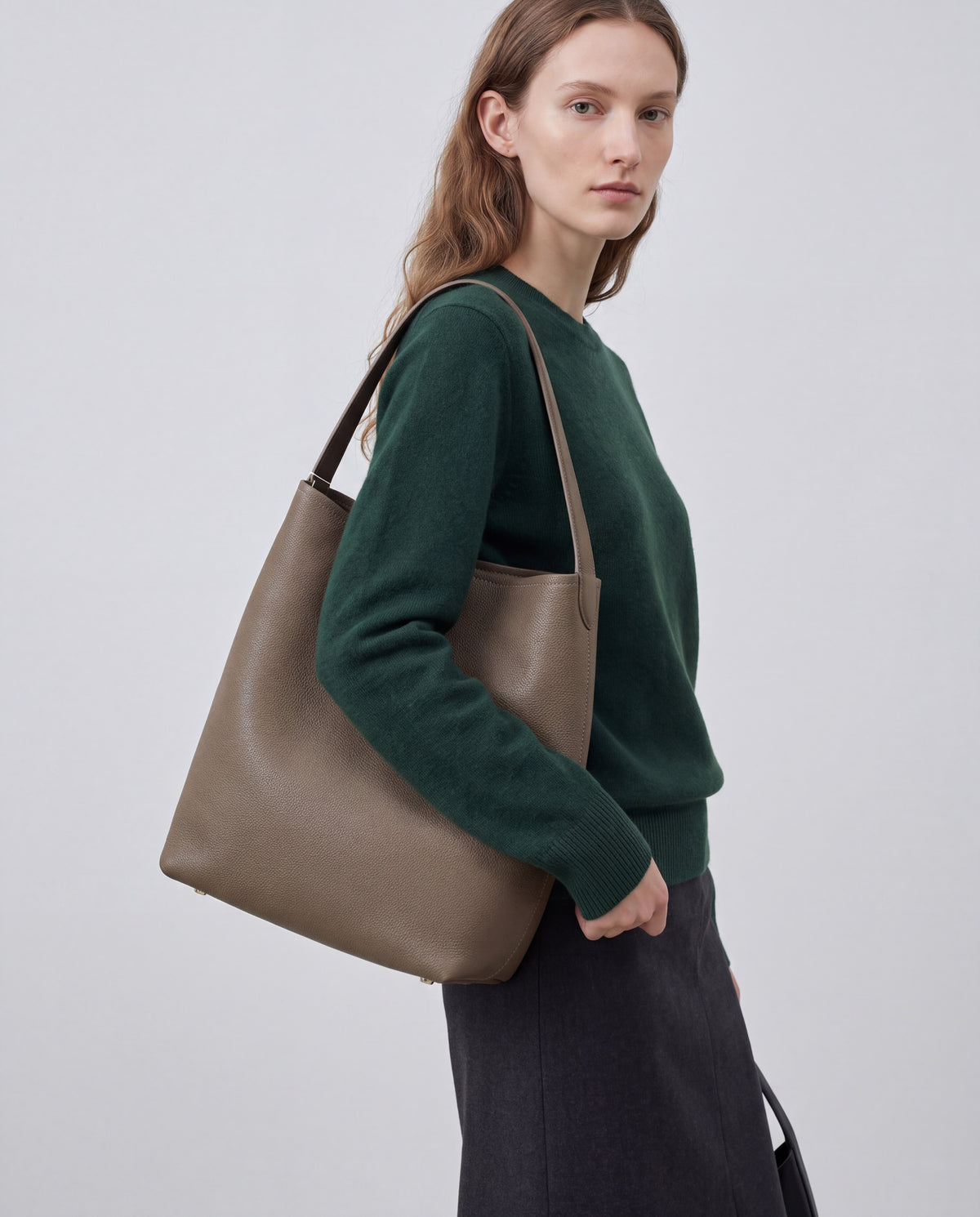 Aria Large bag in Taupe – worn by model, close-up