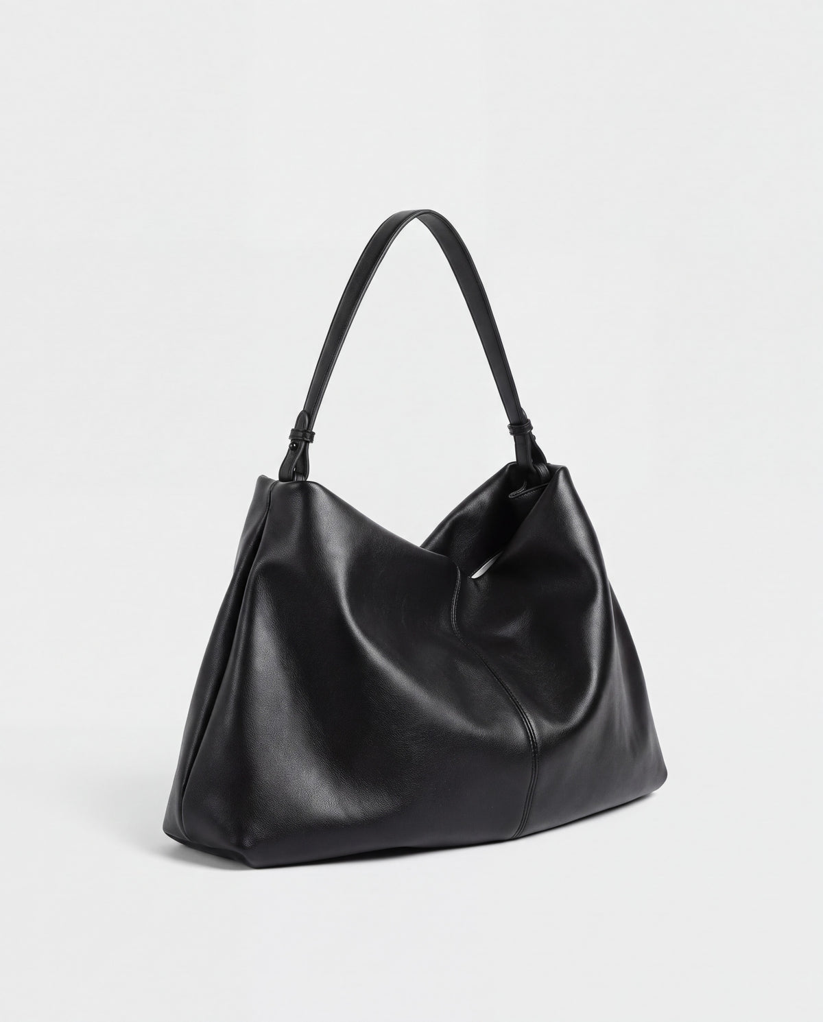 Assisi bag in Black – three-quarter view