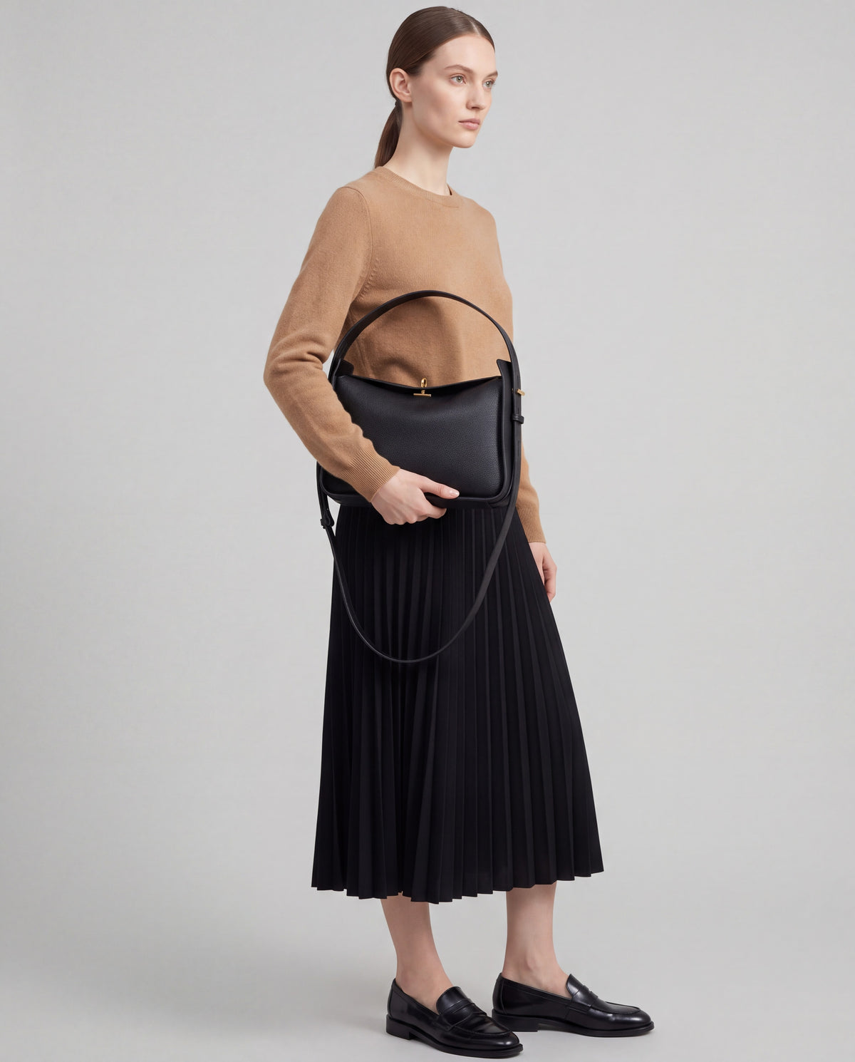 Asti bag in Black – worn by model, close-up