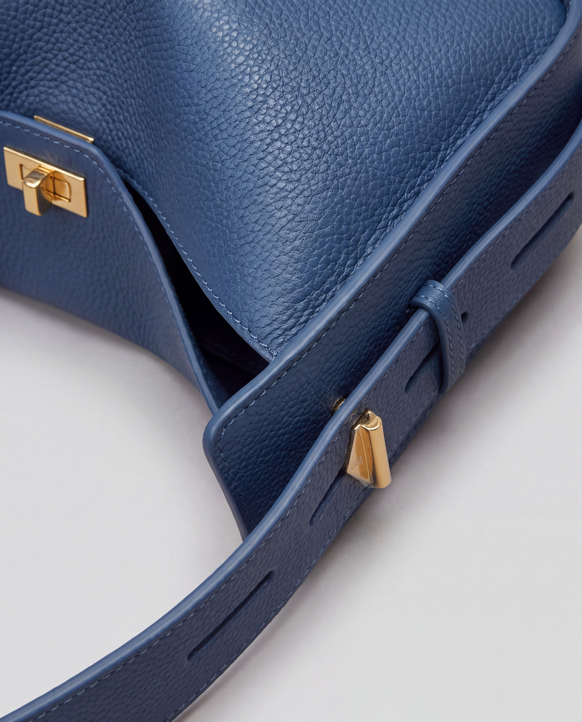 Asti bag in Blue – leather detail