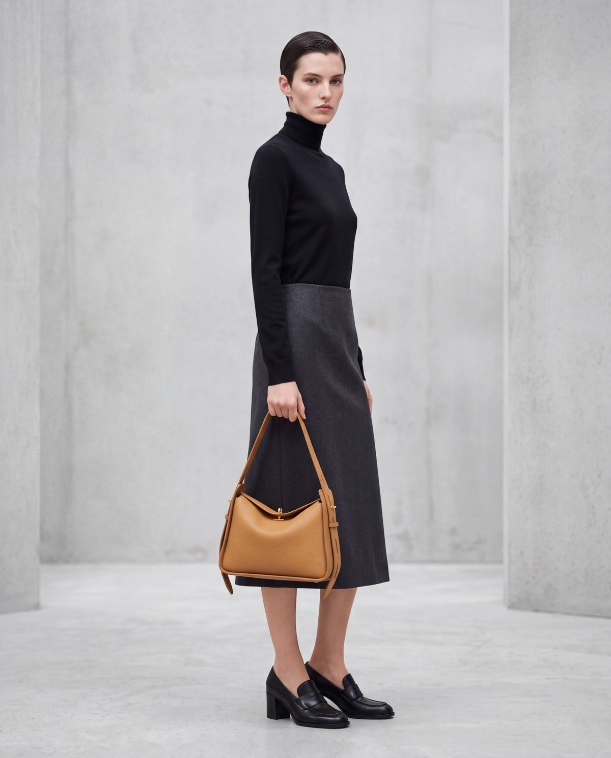 Asti bag in Camel – worn by model, close-up