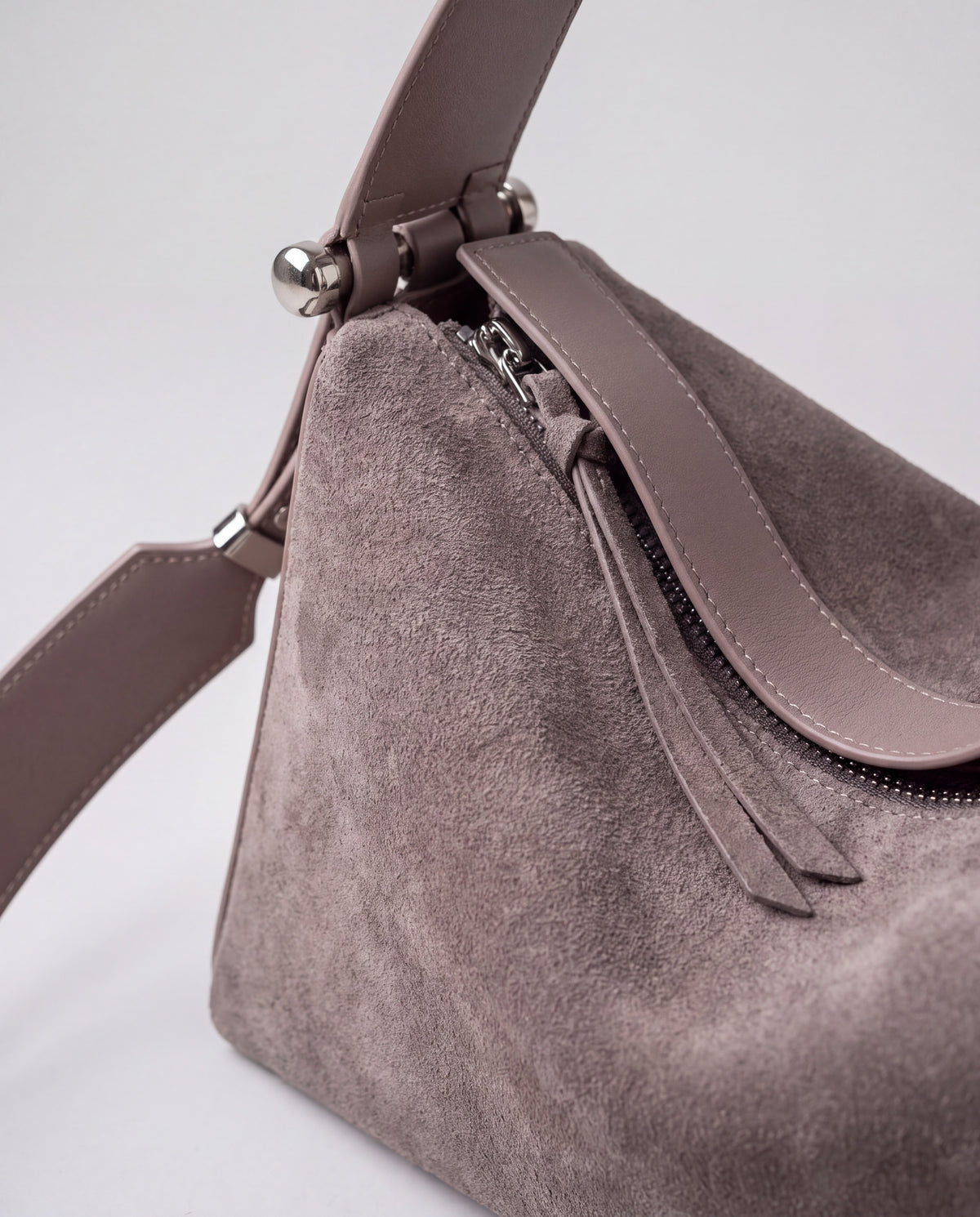 Asti bag in Grey – leather detail