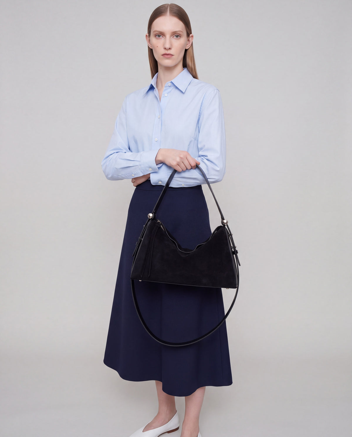 Asti bag in Onyx – worn by model, close-up