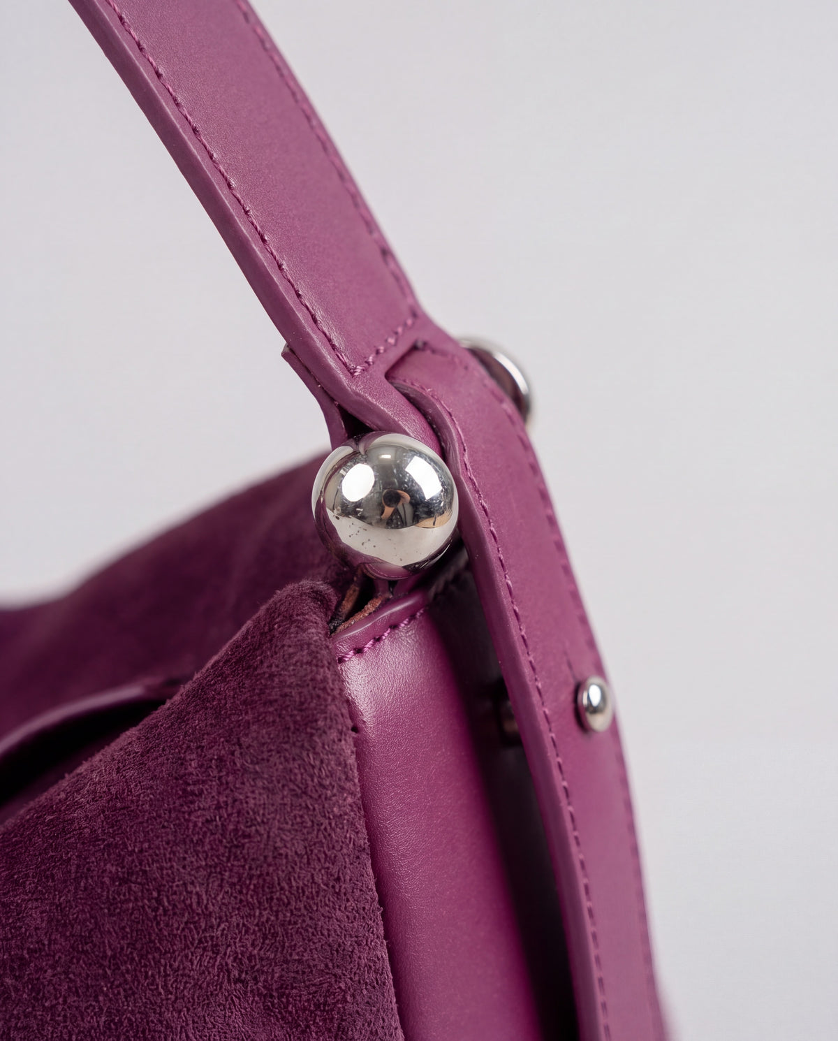 Asti bag in Purple – hardware detail