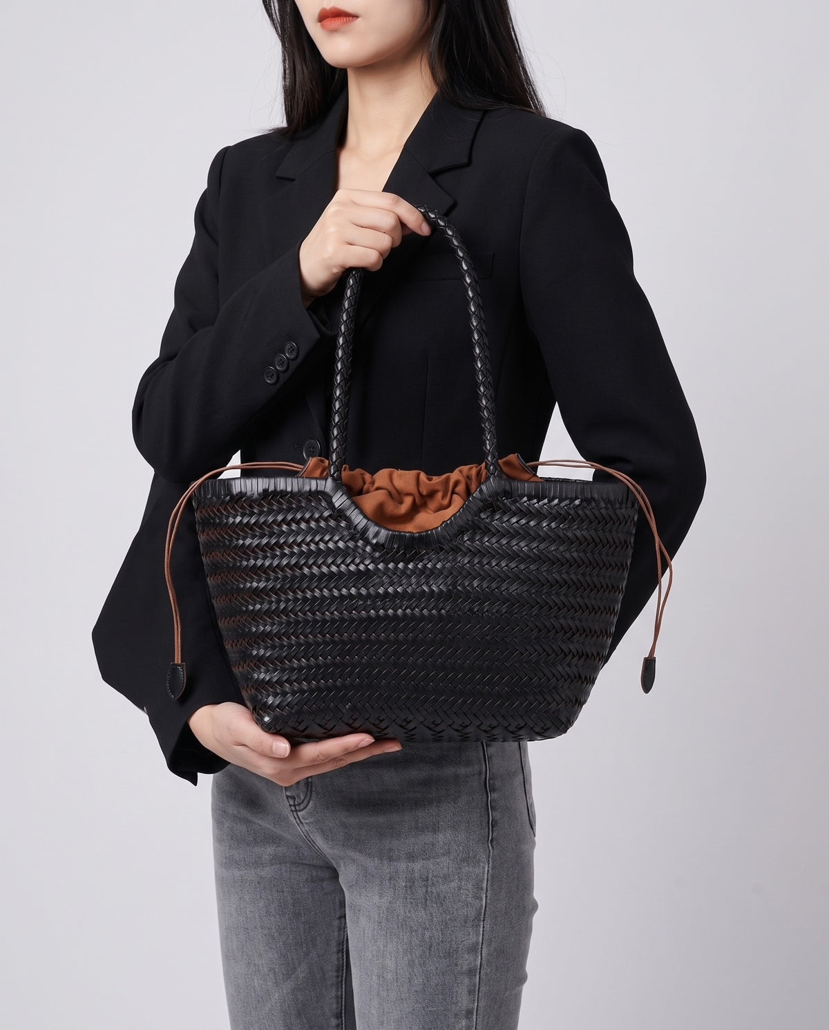 Valentina Bosa bag in Black, back view