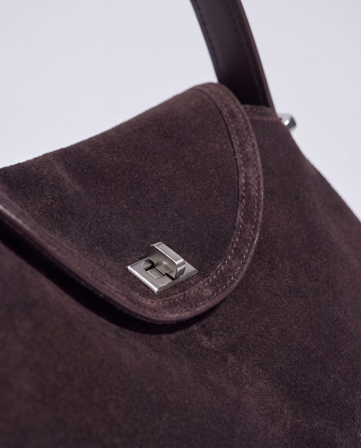 Bowler bag in Espresso – hardware detail