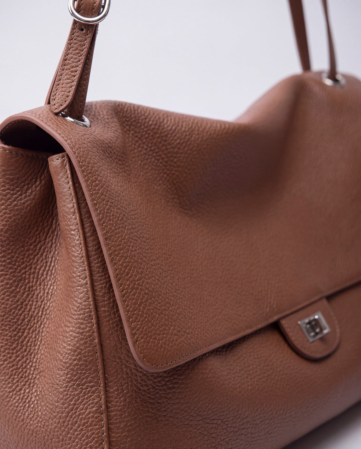 Brio Large bag in Brown – leather detail