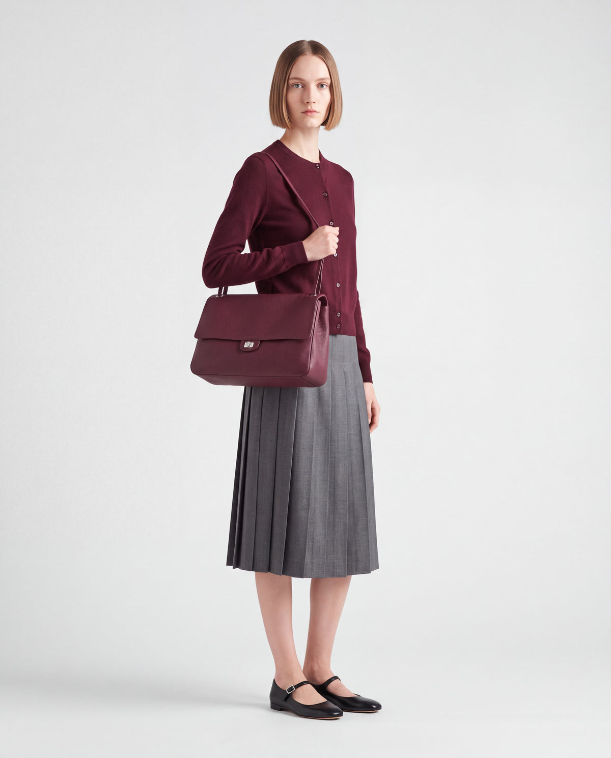 Brio Large bag in Burgundy – worn by model, full length