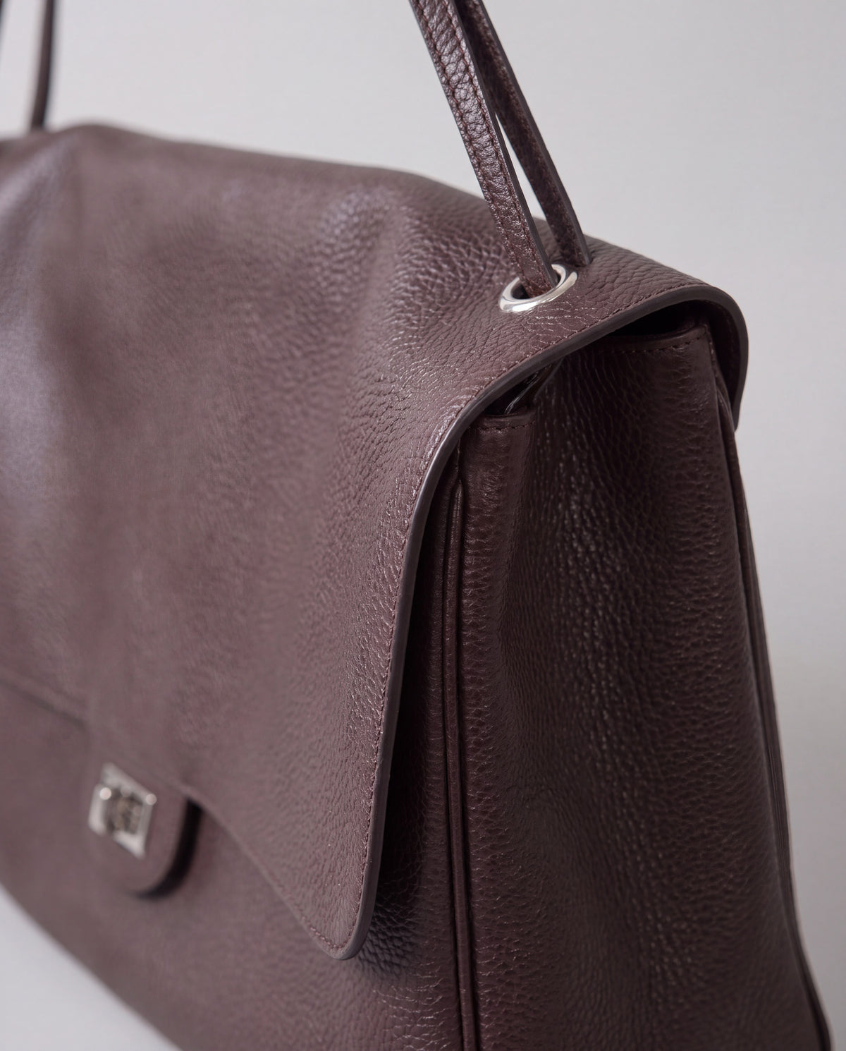 Brio Large bag in Mocha – leather detail
