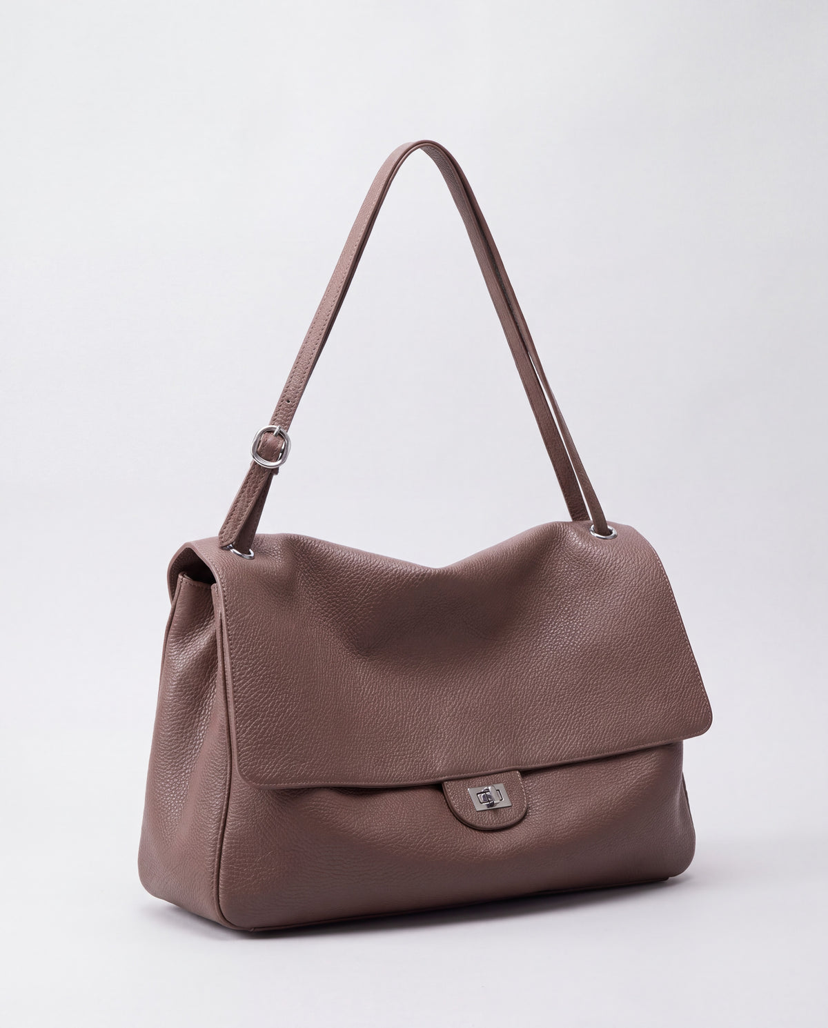 Brio Large bag in Taupe – three-quarter view