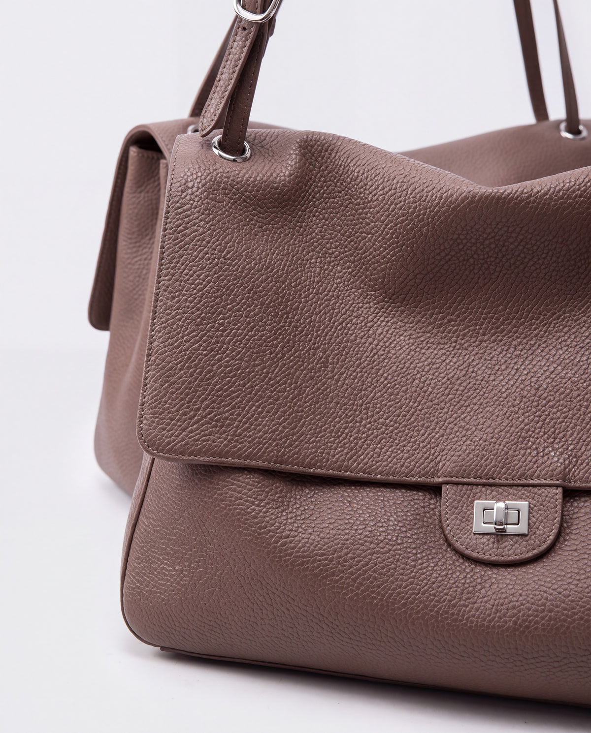 Brio Large bag in Taupe – leather detail