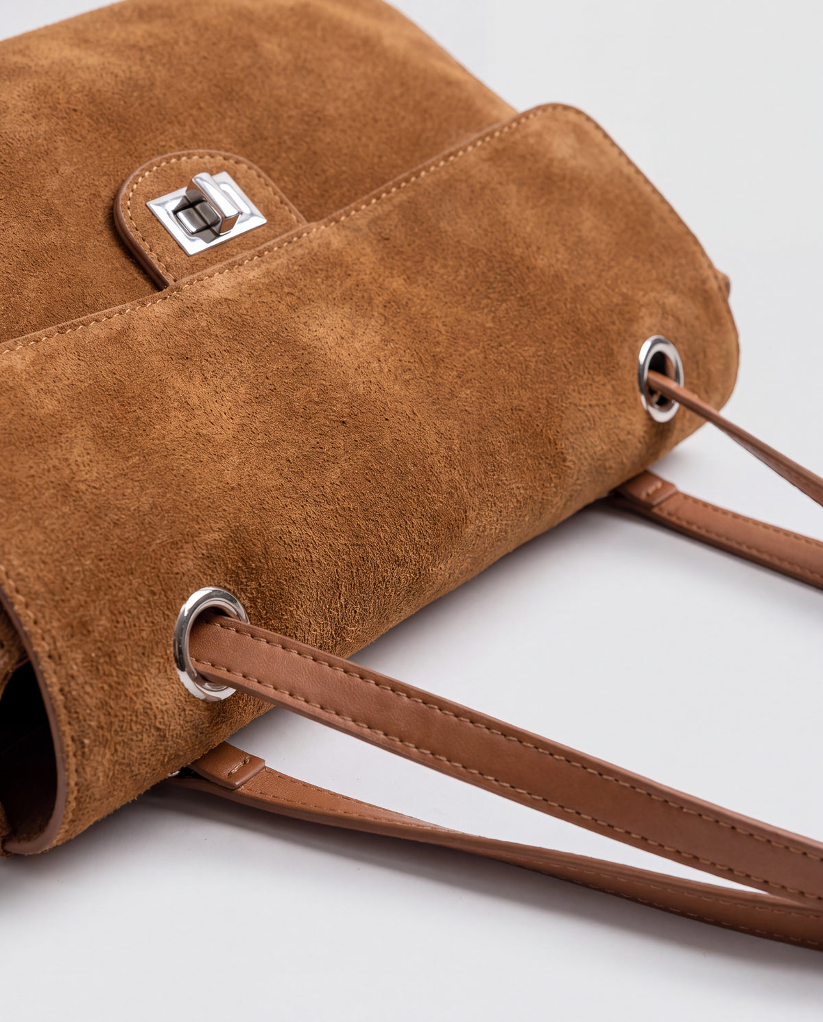 Brio Small bag in Caramel – hardware detail