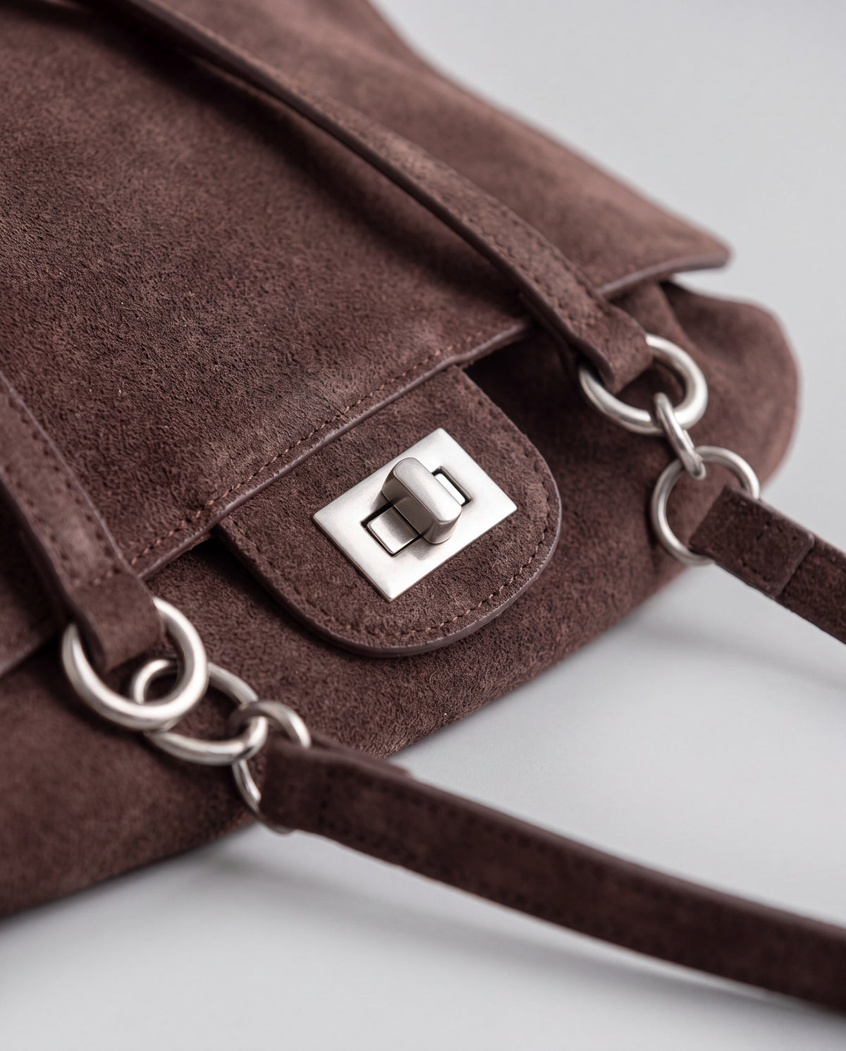 Brio Small bag in Chocolate – hardware detail