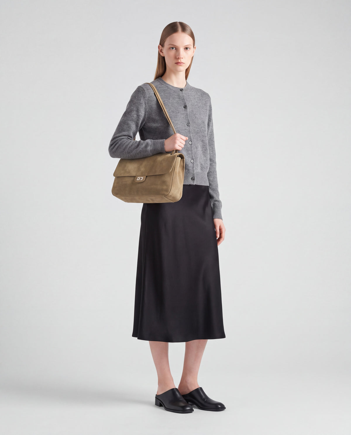 Brio Small bag in Khaki – worn by model, full length