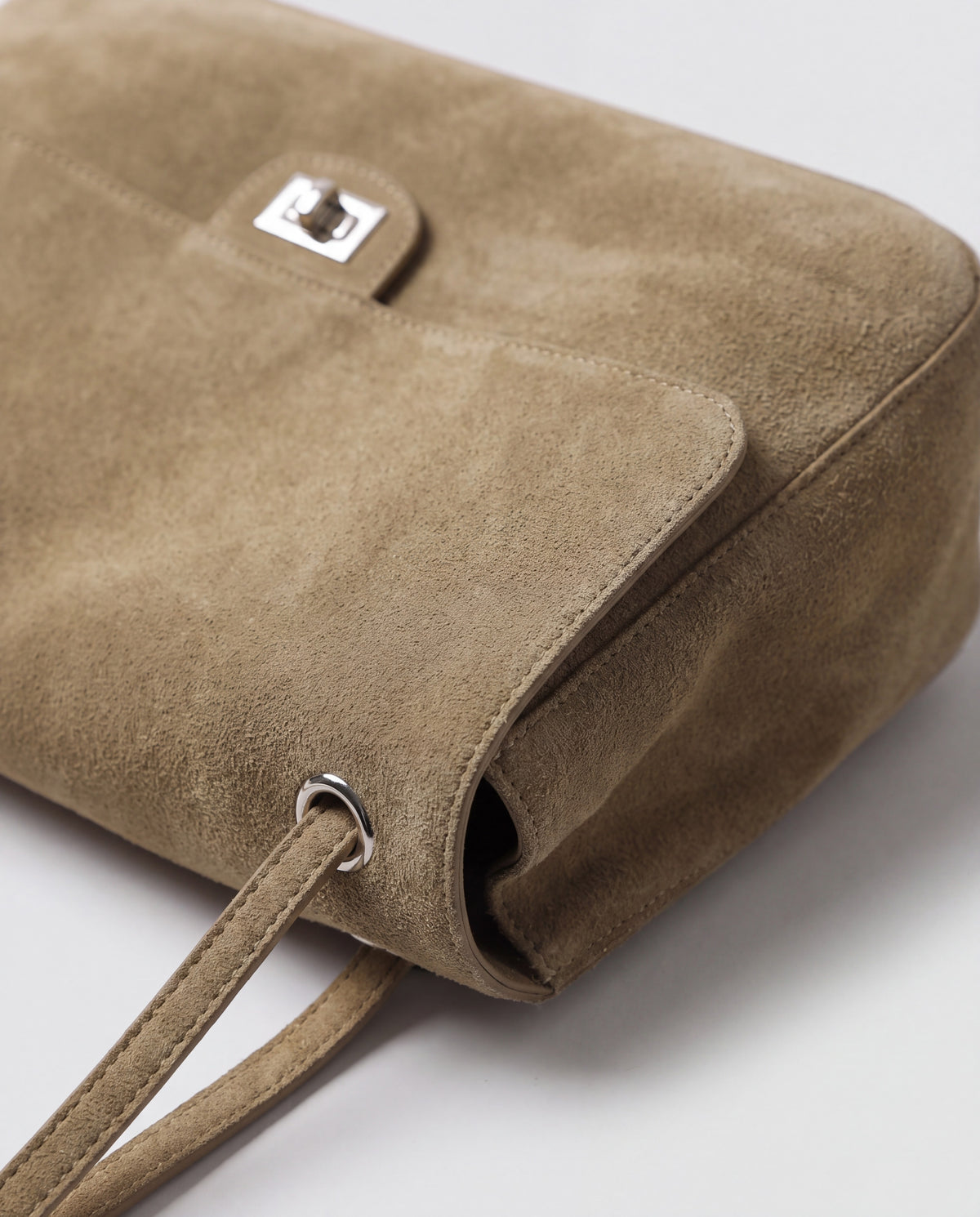 Brio Small bag in Khaki – leather detail