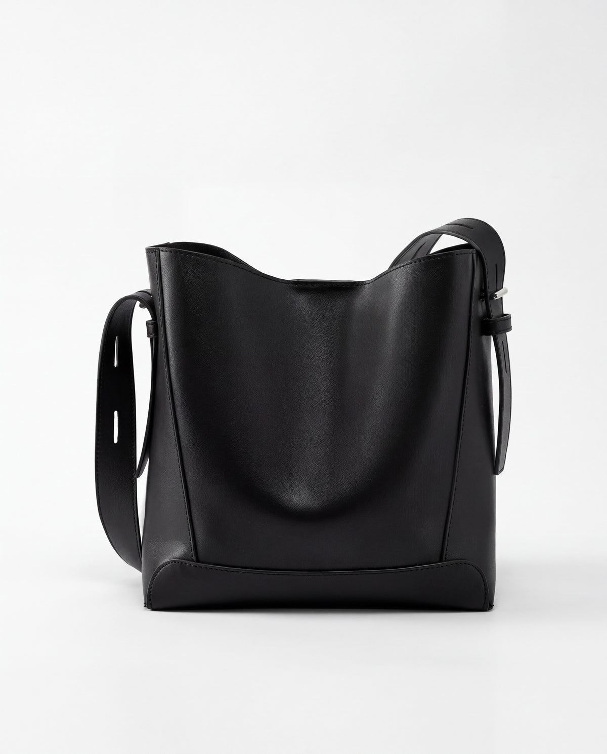 Calce bag in Black – front view