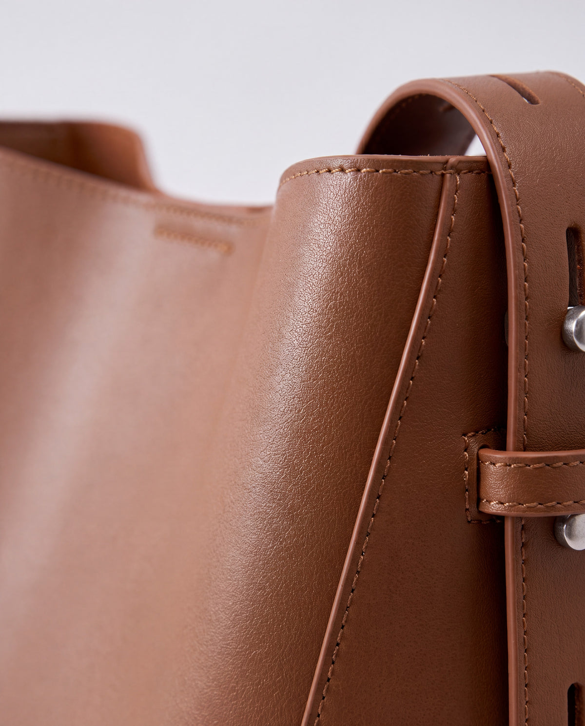 Calce bag in Cognac – leather detail