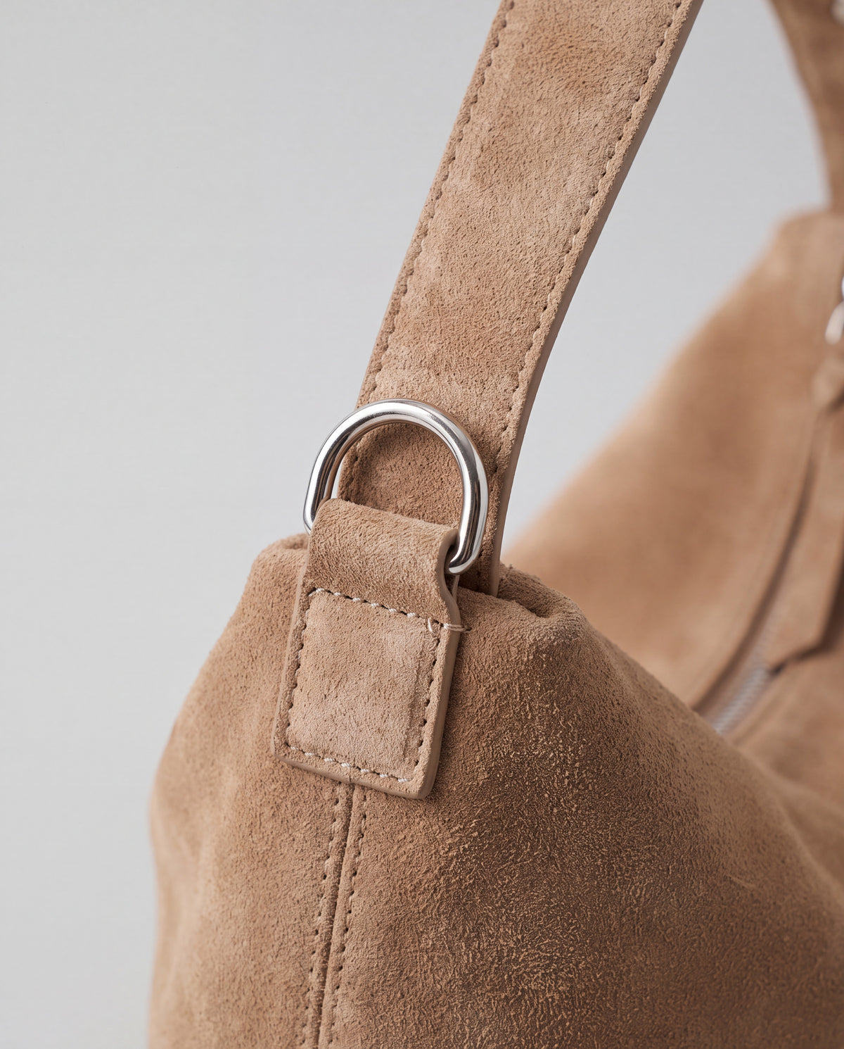 Calma bag in Beige – hardware detail