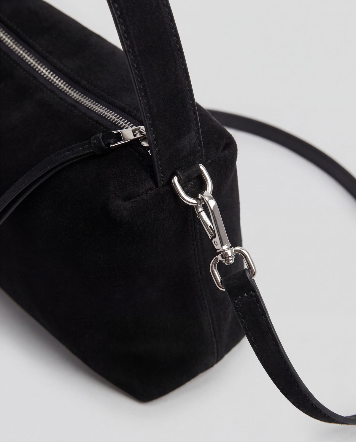 Calma bag in Black – hardware detail