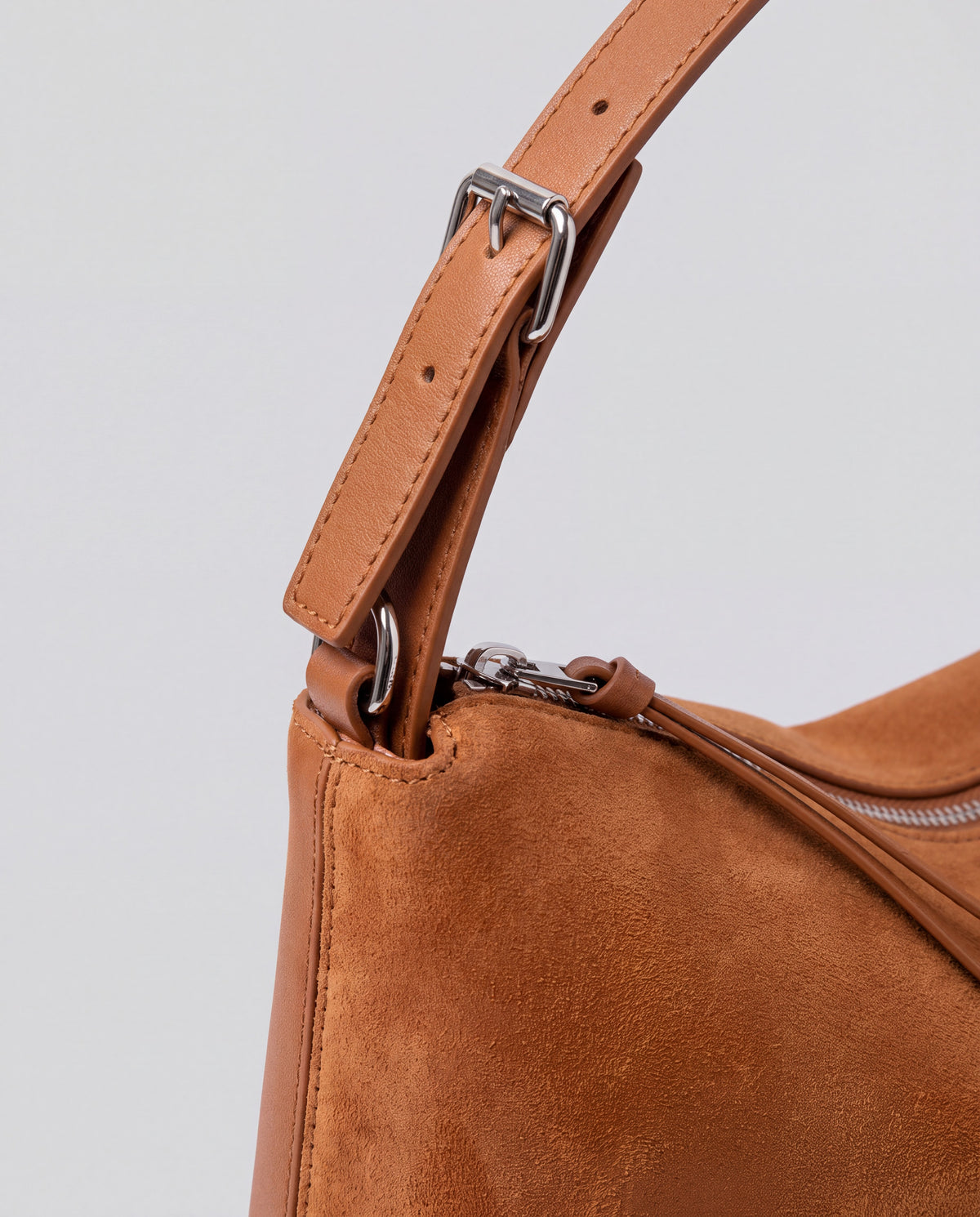 Calma bag in Caramel – leather detail
