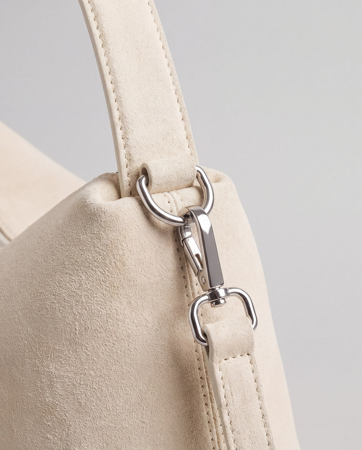 Calma bag in Ivory – hardware detail