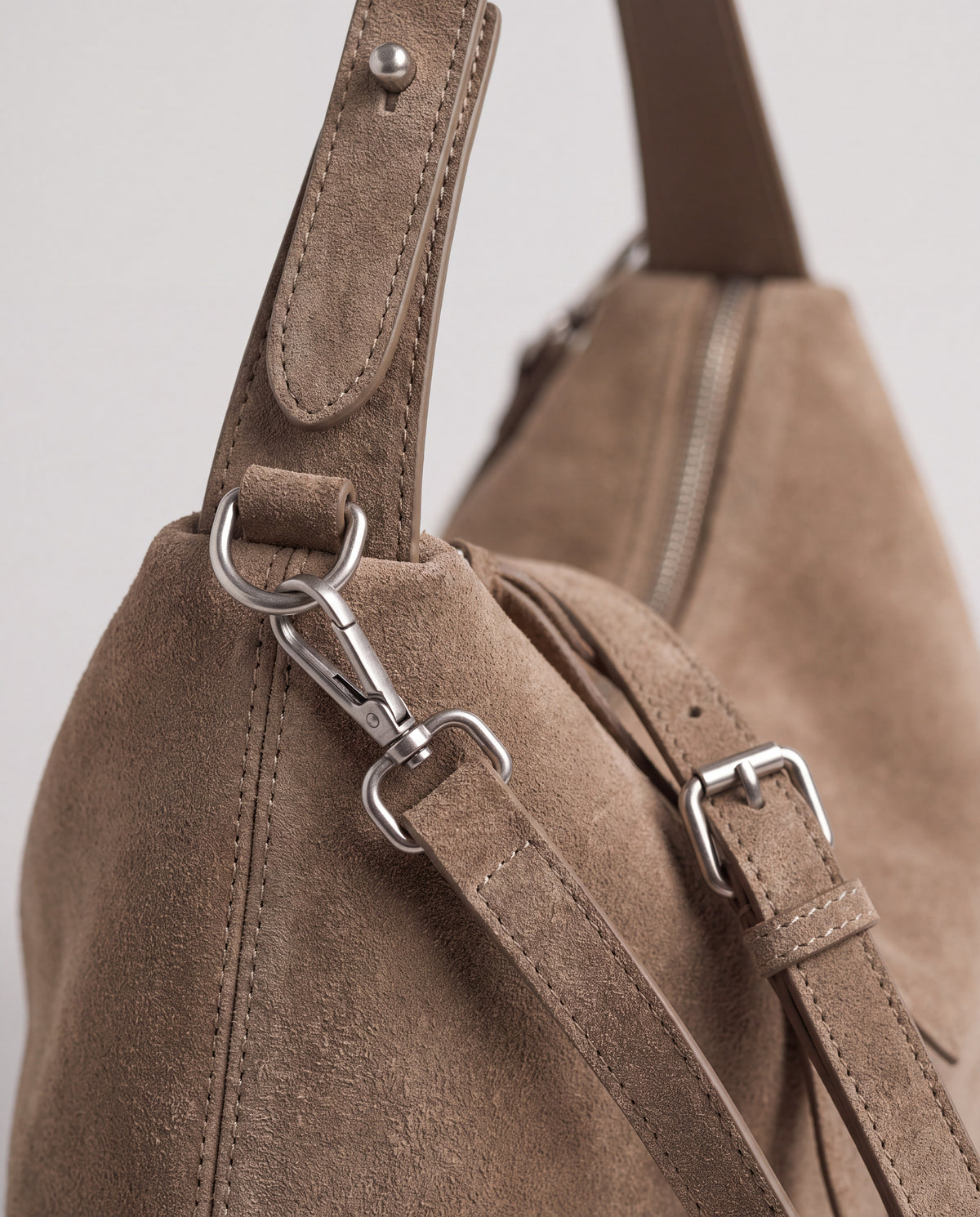 Calma bag in Khaki – hardware detail