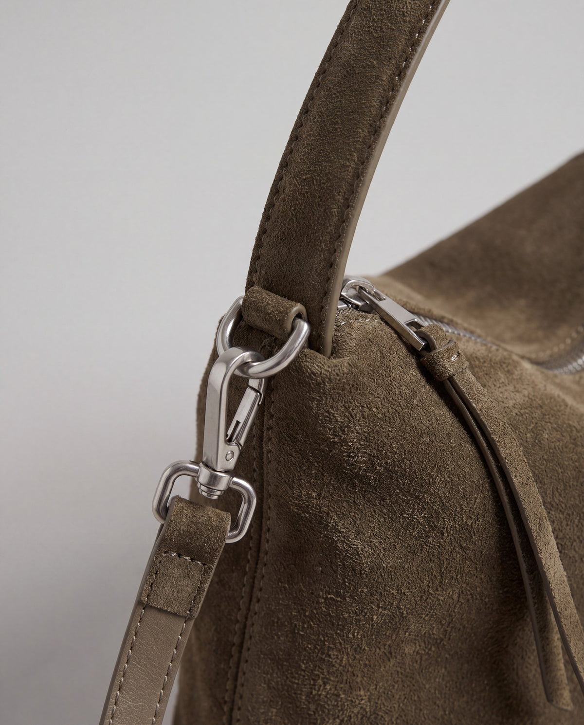Calma bag in Olive – hardware detail
