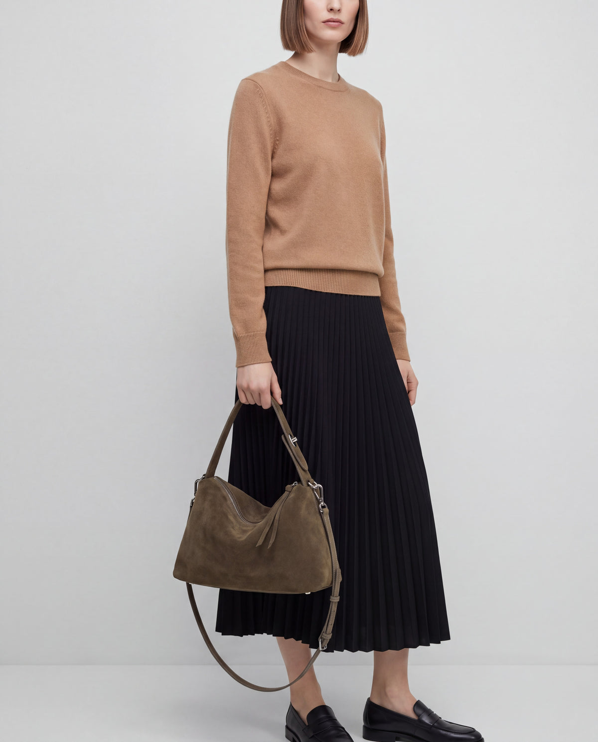 Calma bag in Olive – worn by model, close-up