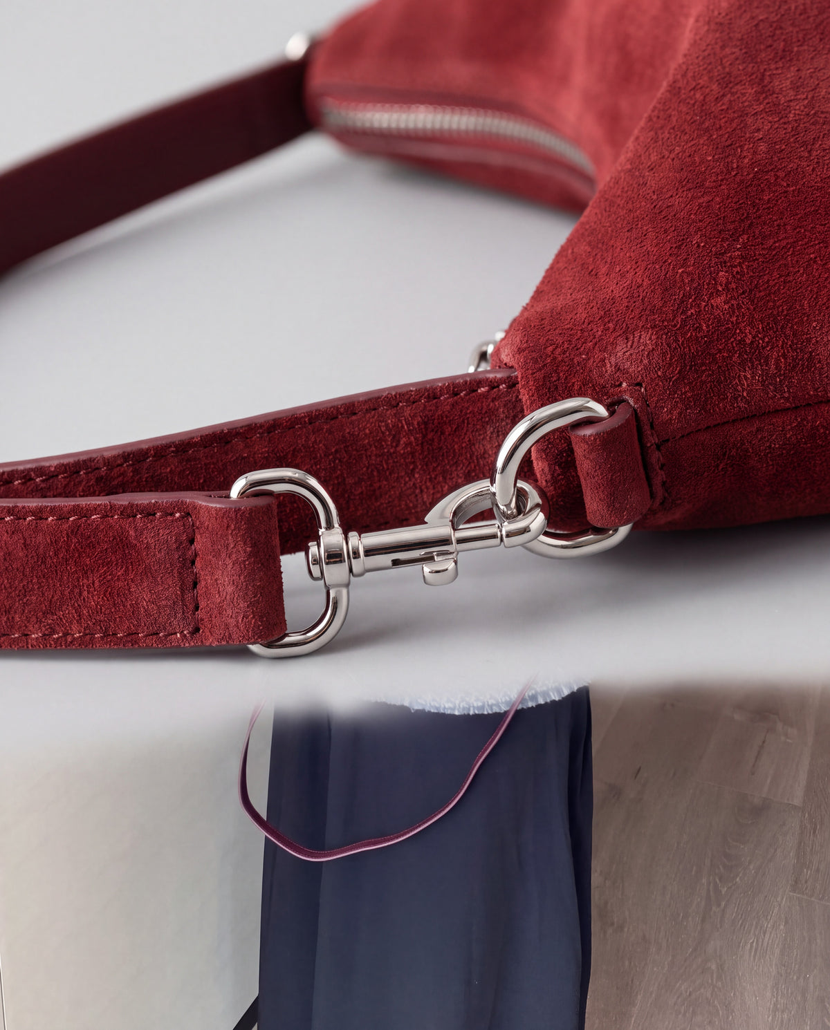 Calma bag in Red – hardware detail