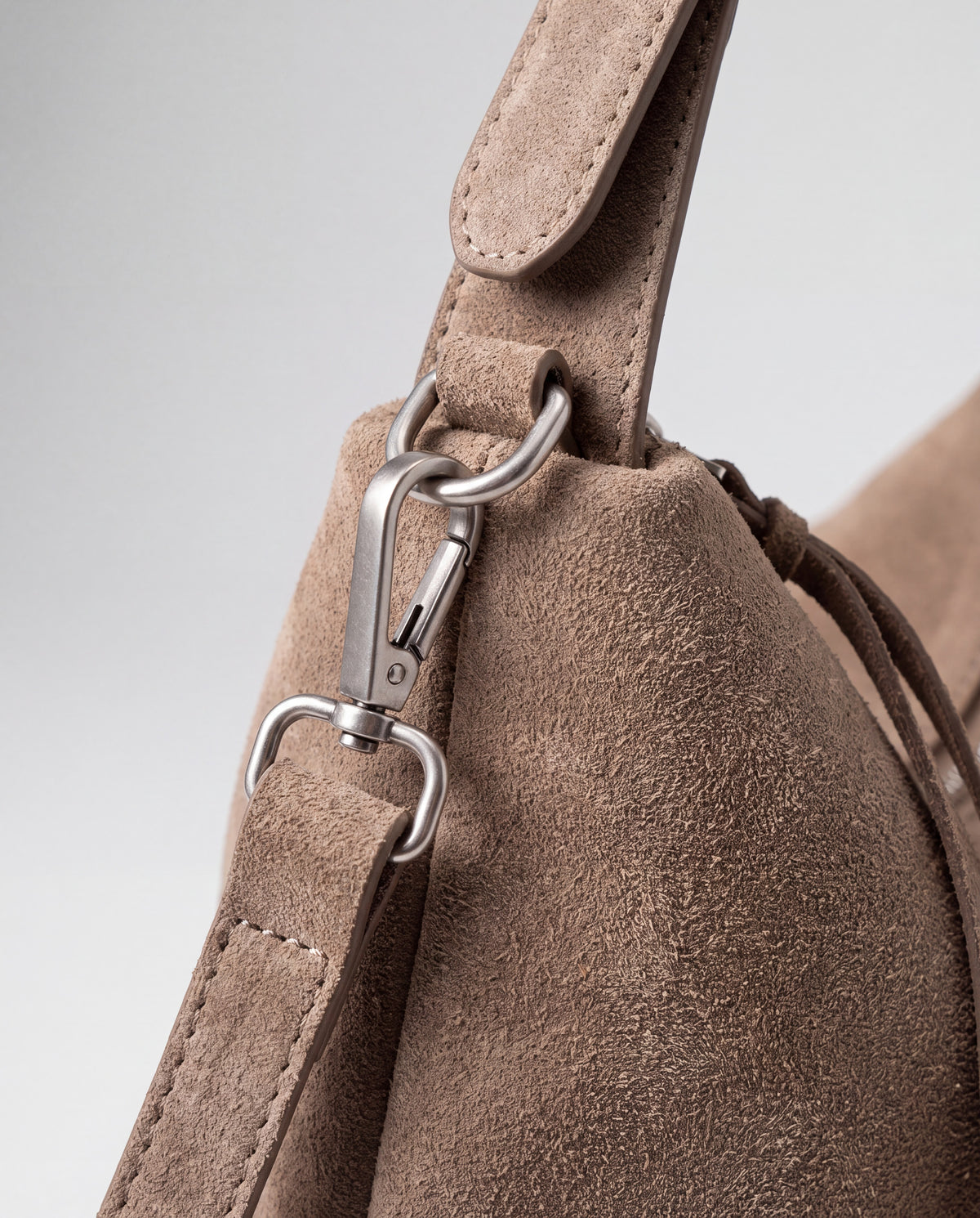 Calma bag in Taupe – hardware detail