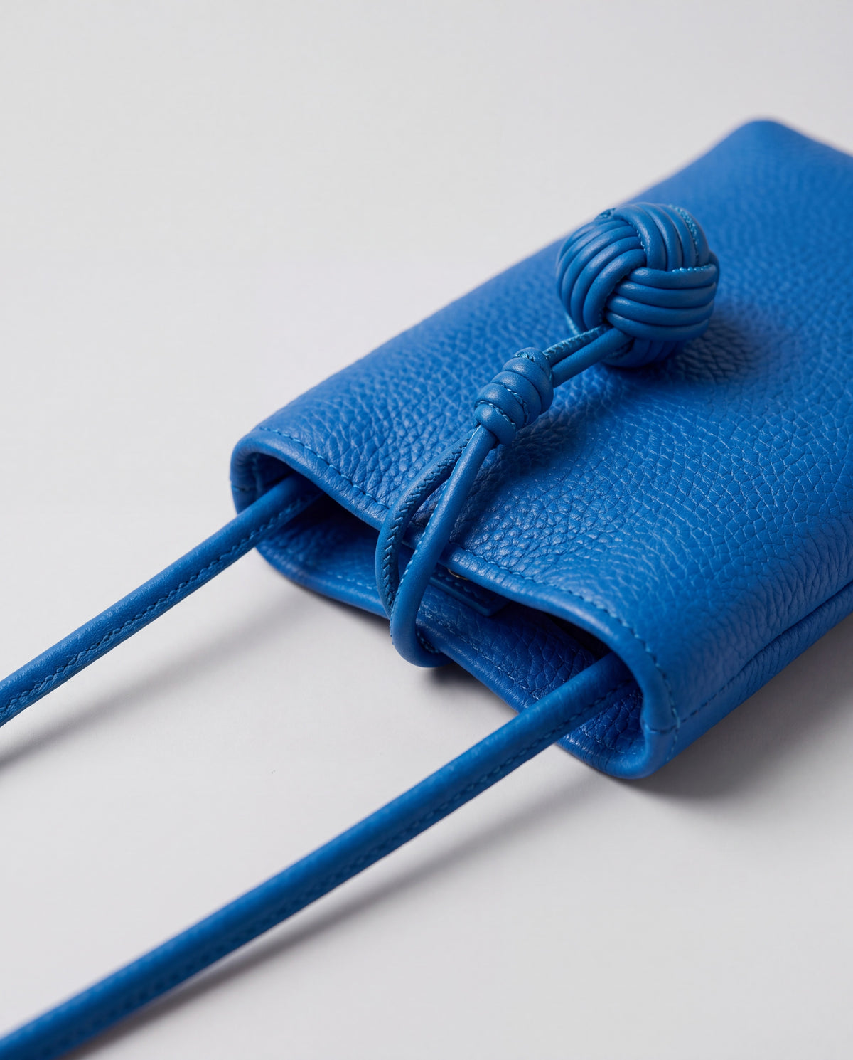 Cara bag in Cobalt – hardware detail