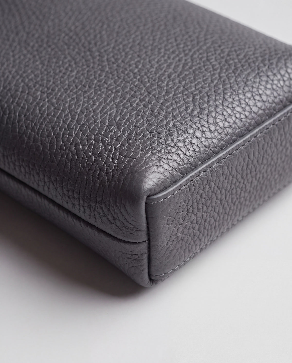 Cara bag in Grey – leather detail