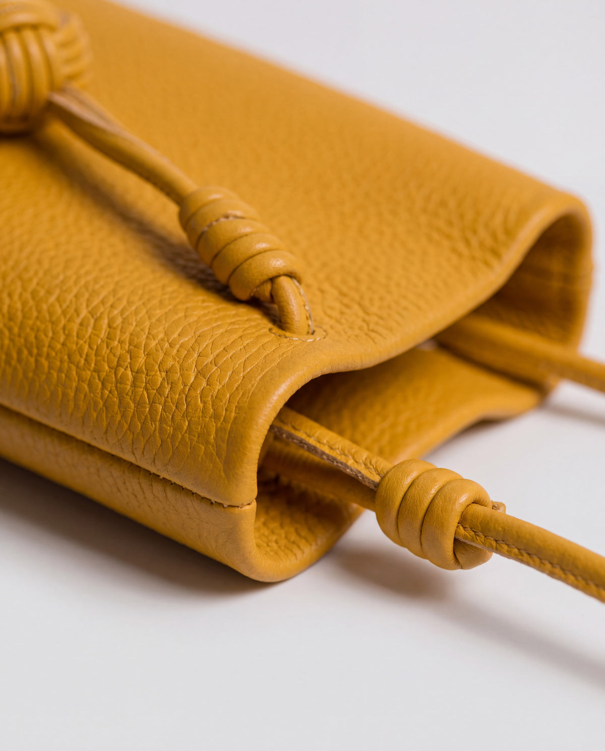 Cara bag in Mustard – leather detail