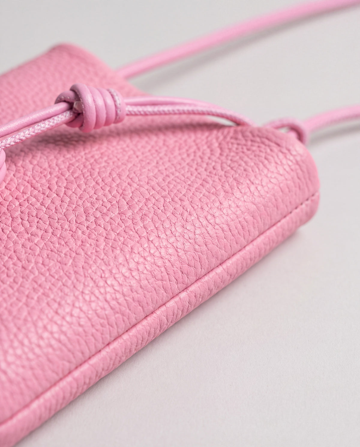 Cara bag in Pink – leather detail