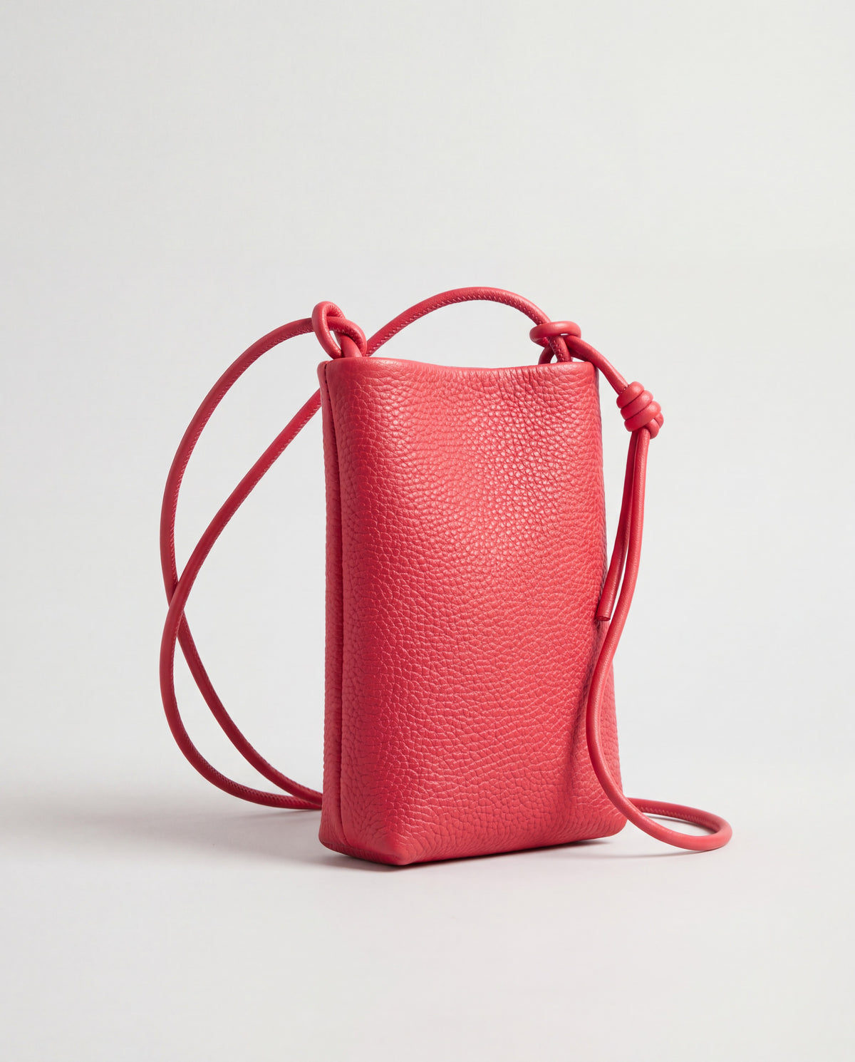 Cara bag in Red – three-quarter view