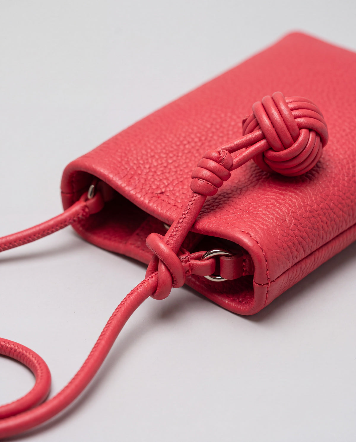 Cara bag in Red – hardware detail